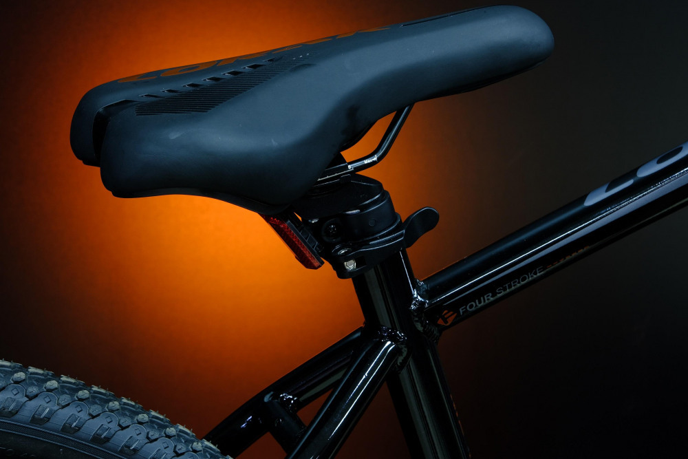 LORAK M-07 Prom Чёрный/Коричневый глянец (29")